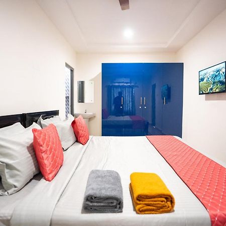 Yellow Bells Signature Hitec City Хидерабад Екстериор снимка