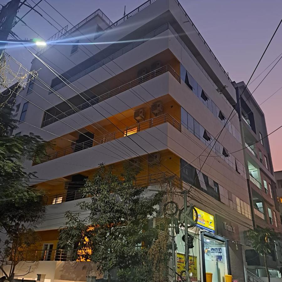 Yellow Bells Signature Hitec City Хидерабад Екстериор снимка