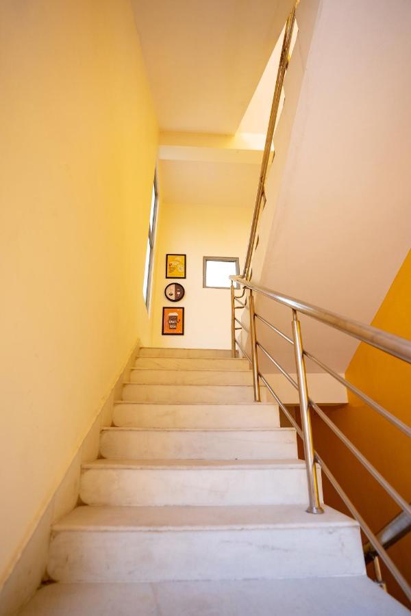Yellow Bells Signature Hitec City Хидерабад Екстериор снимка