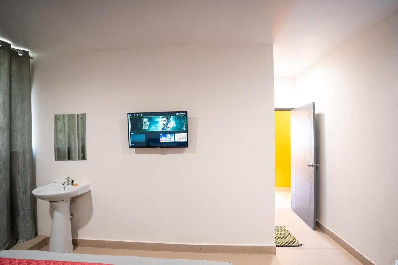 Yellow Bells Signature Hitec City Хидерабад Екстериор снимка