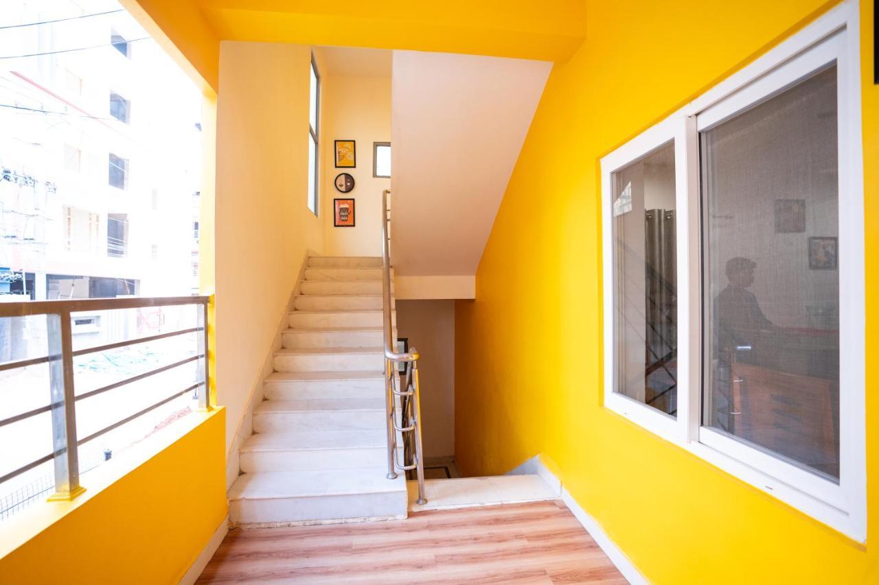 Yellow Bells Signature Hitec City Хидерабад Екстериор снимка