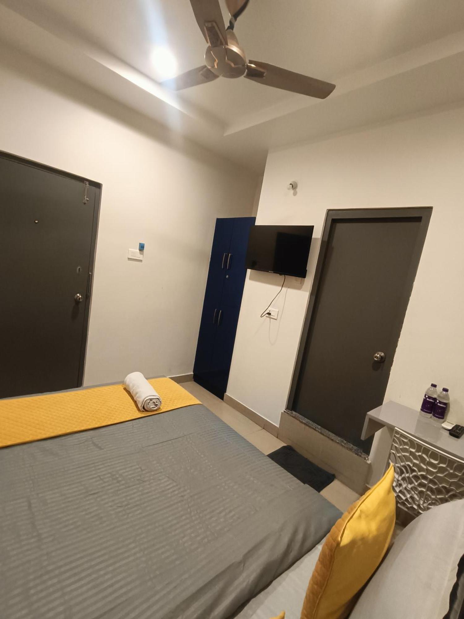 Yellow Bells Signature Hitec City Хидерабад Екстериор снимка