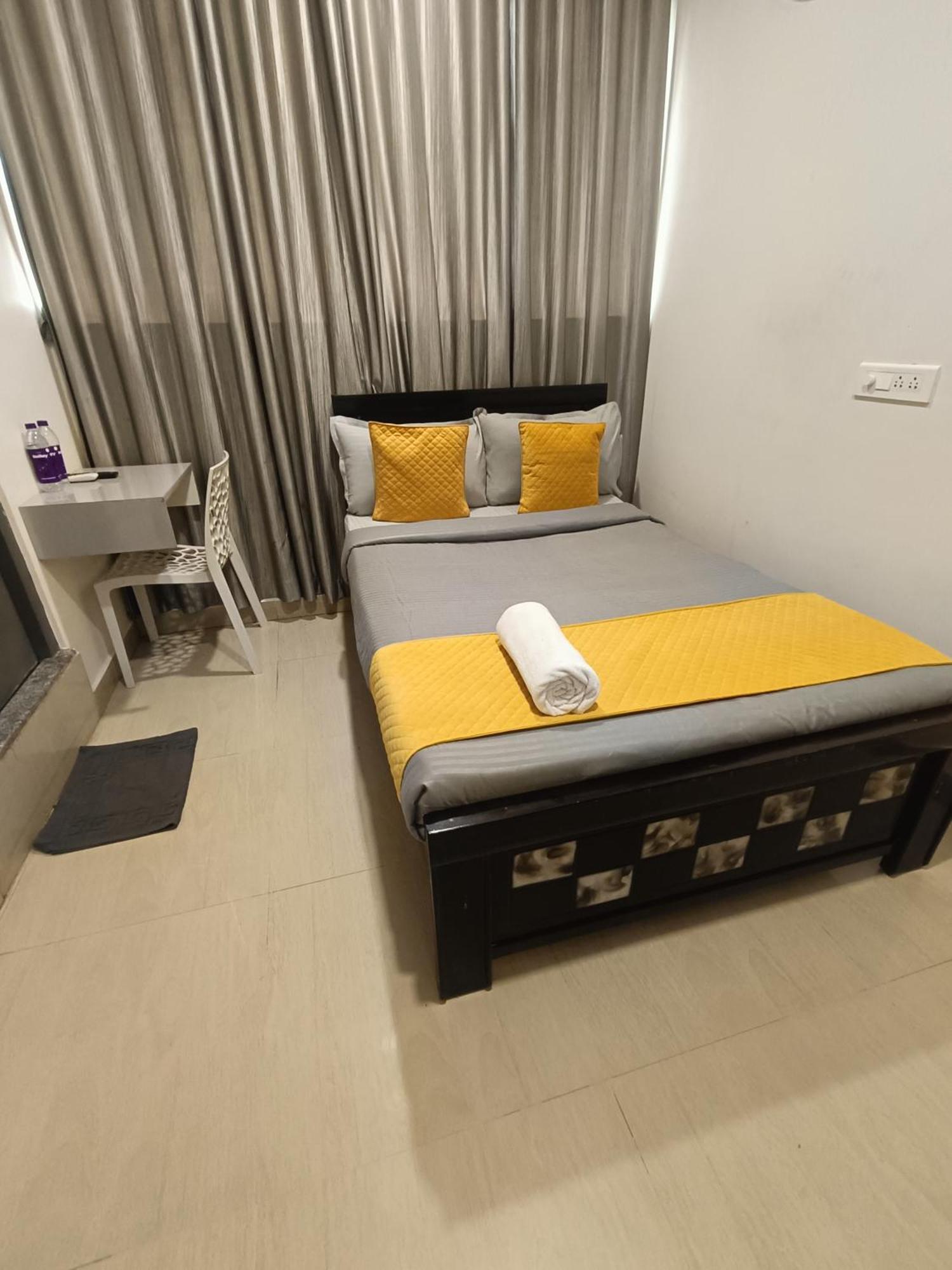 Yellow Bells Signature Hitec City Хидерабад Екстериор снимка