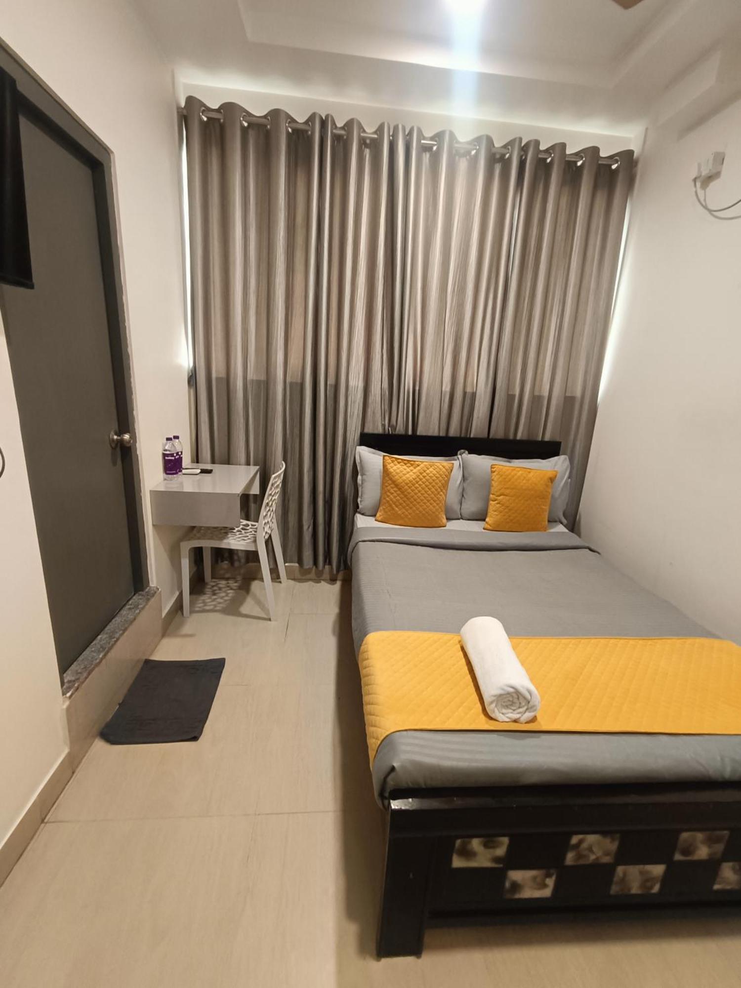 Yellow Bells Signature Hitec City Хидерабад Екстериор снимка